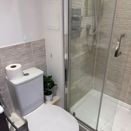 Luxury 2 Bed 3 Bathroom With Balcony, Middlewood Plaza Salford