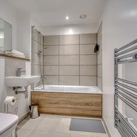Manchester, Eccles 2 Bedroom & 1 Bedroom Apartments, Close To Old Trafford, Salford,