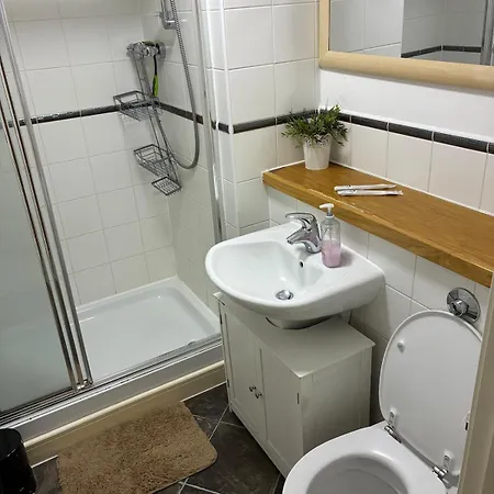 Didsbury 2-bed With Free Parking & 2 Balconies 아파트