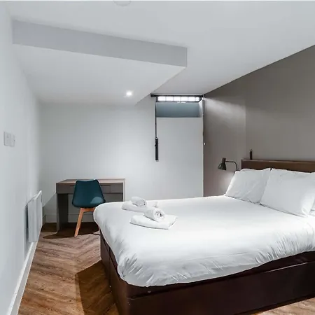 דירה Convenient 3bed Flat W Security מנצ'סטר