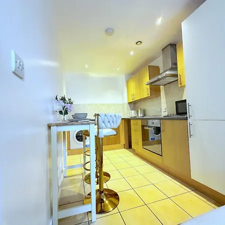 Elite Serviced 2br Balcony Centre