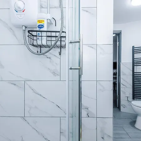 Entire Flat - Sleeps 3-central *
