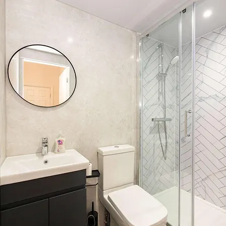 The Groves 3 Ensuite Near Centre And Hospital Daire