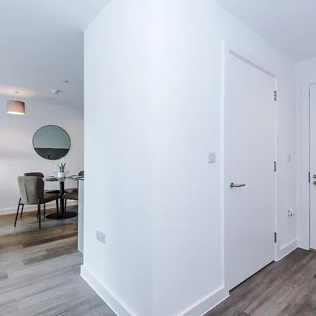 Stylish 2br In Centre *