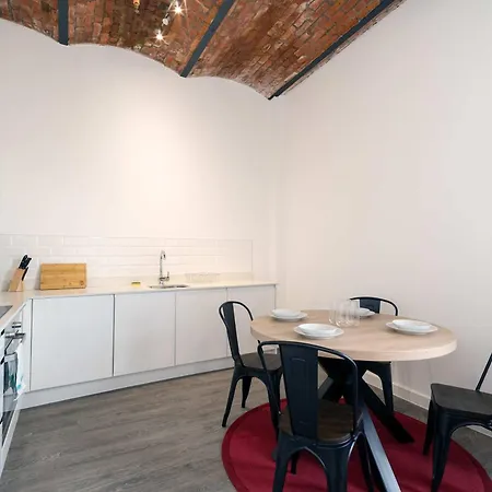 Contemporary 2 Bedroom In Apartamento