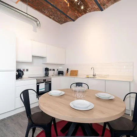 Contemporary 2 Bedroom In Διαμέρισμα