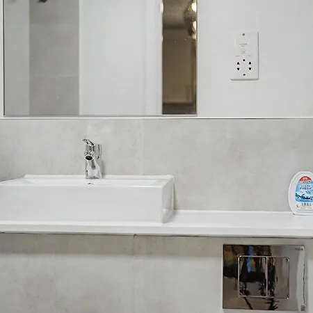 Guestready - Chic 2-bed With Balcony *