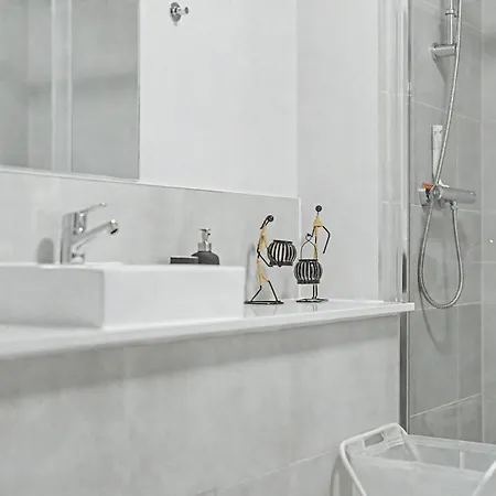 Guestready - Chic 2-bed With Balcony *