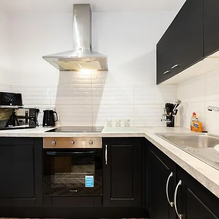 Stylish Didsbury - Walk To Train Station *