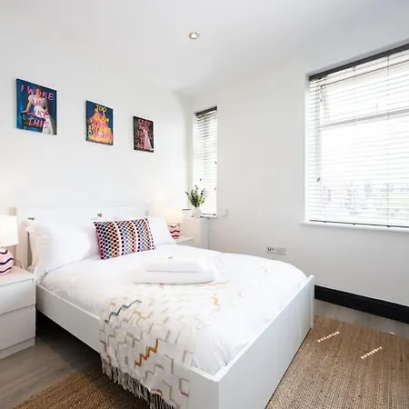 Stylish Didsbury - Walk To Train Station Апартаменты