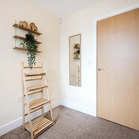 Апартаменты 2 Bed Salford L Free Private Parking L Contractors & Families L Sleeps 4 L Free 1 Hr Early Check-in