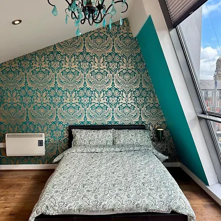 Spacious Duplex With Parking *