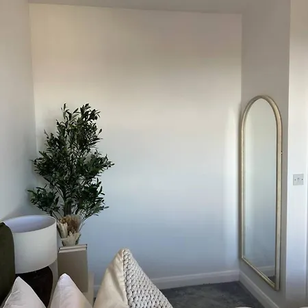 Appartement 2 Bed Serviced By Ankers Contractor Near Centre *