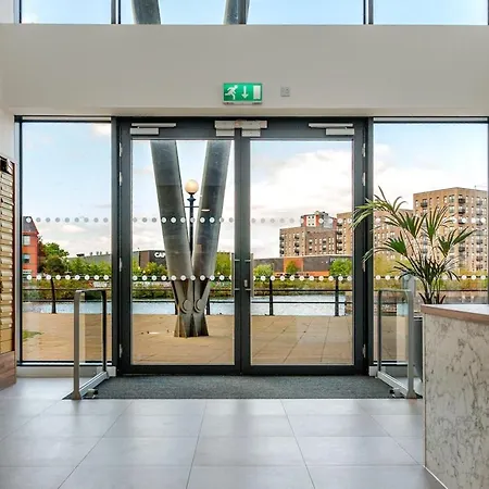 2br Near Old Trafford Balcony, Water View ,parking&gym *