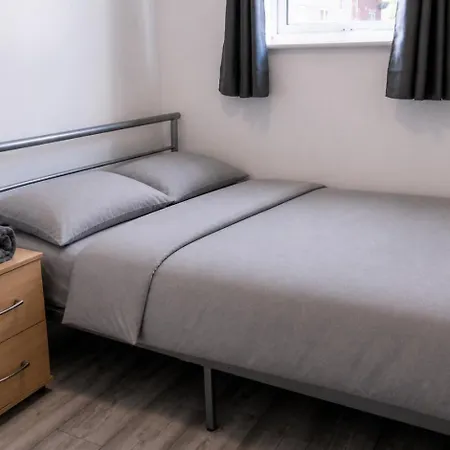 Bright Luxury Modern 3 Bed, 2 Bedroom - Secure Parking - Close To Centre And Old Trafford *