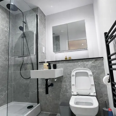 Industrial Luxe 2br Designer Flat Near Victoria * 맨체스터