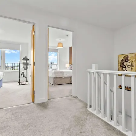 Modern 2br With Balcony Near Centre Апартаменты *