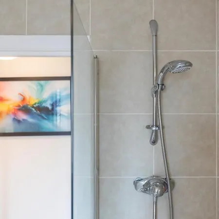 2br Long Perks Free Parking Prime Spot