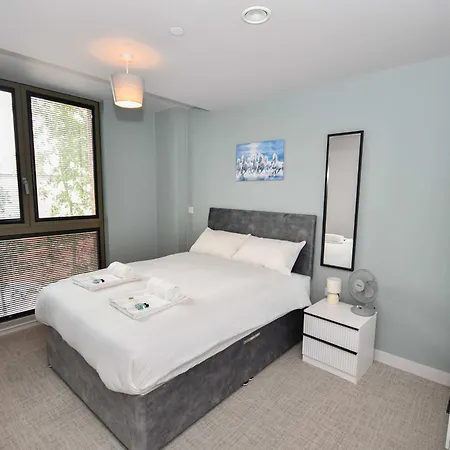 Modern & Bright 2 Bed Nr Old Trafford * Manchester