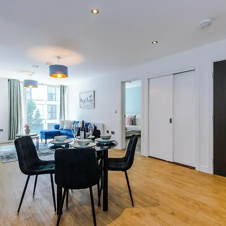 Stylish And Spacious 2bdr Flat *