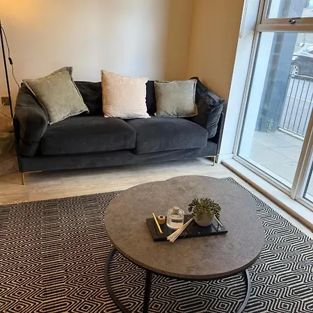 Luxury 2 Bed 3 Bathroom With Balcony, Middlewood Plaza Salford 아파트 *