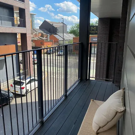 Luxury 2 Bed 3 Bathroom With Balcony, Middlewood Plaza Salford Daire