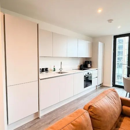 Stylish New 2br 5min Ao Arena Free Parking 曼彻斯特