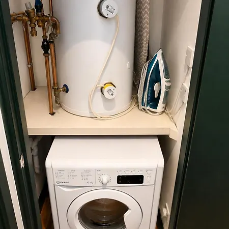 Spacious 2br I Pool Table I Workspace I Centre * Manchester