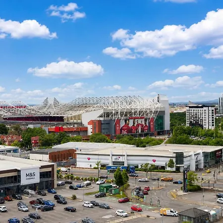 Daire Stylish 1 Bed Sleeps 3 - Old Trafford - Centre Tram Access