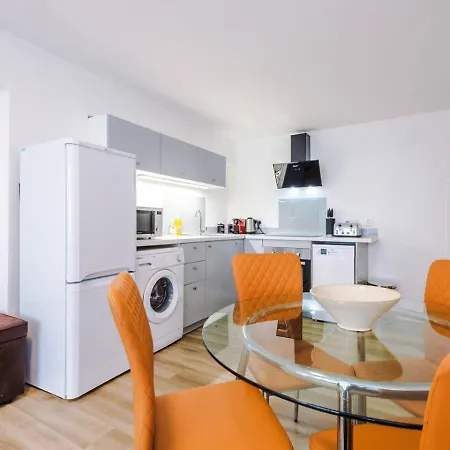 Centre, Full Kitchen, Wi-fi