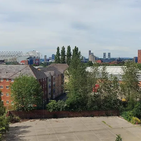 Bee Kinetic - Modern Penthouse Duplex Wifi Netflix With Paid Parking Manchester