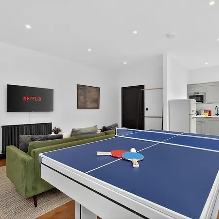 Centre,pool Table,gym,victoria Daire