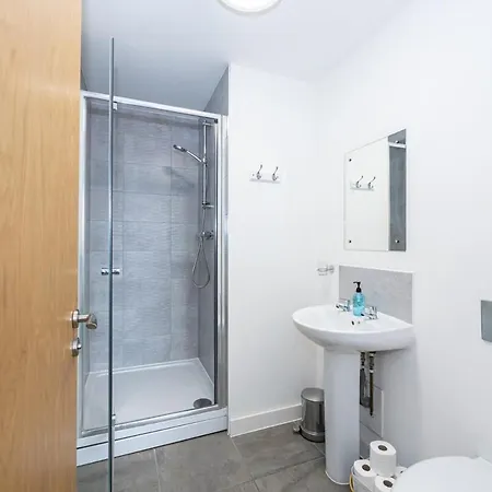 River Irwell View 2br With Parking & Balcony * Manchester