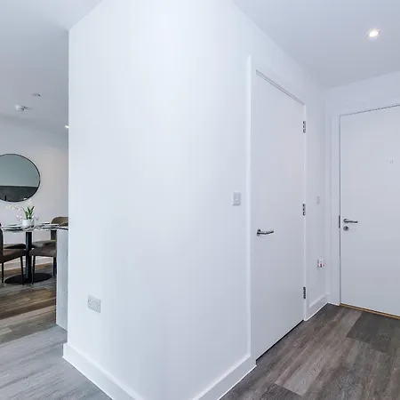 Stylish 2br In Centre *