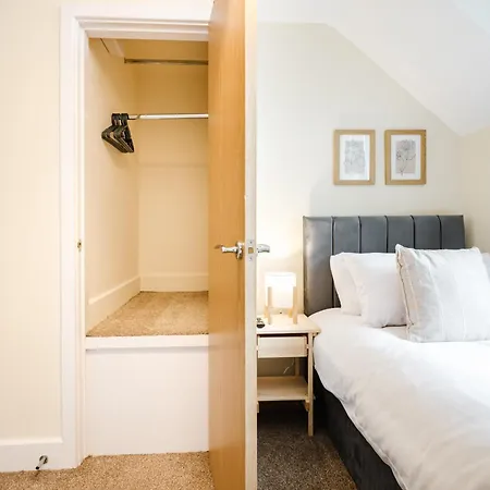 Апартаменты 2 Bed Salford L Free Private Parking L Contractors & Families L Sleeps 4 L Free 1 Hr Early Check-in