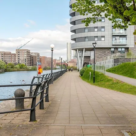 Daire 2br Near Old Trafford Balcony, Water View ,parking&gym Manchester