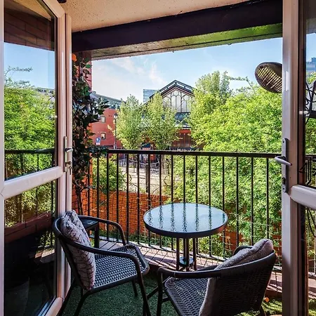 Chic 3br Escape Balcony M4 Heart