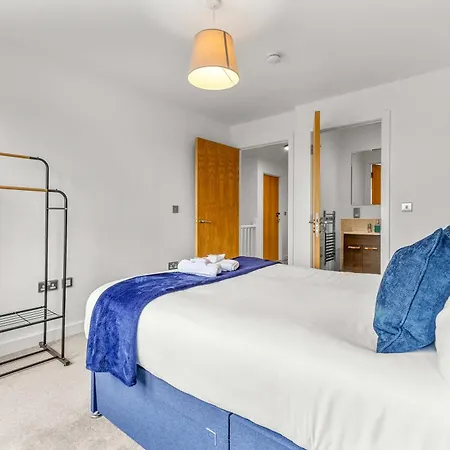 Modern 2br With Balcony Near Centre Apartmán