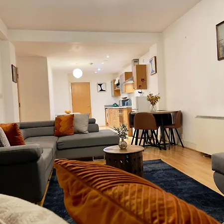 Bright Cozy Walk To Deansgate By Cozystays