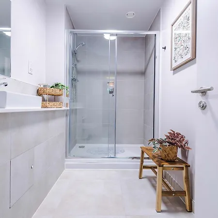2br In - Free Parking *