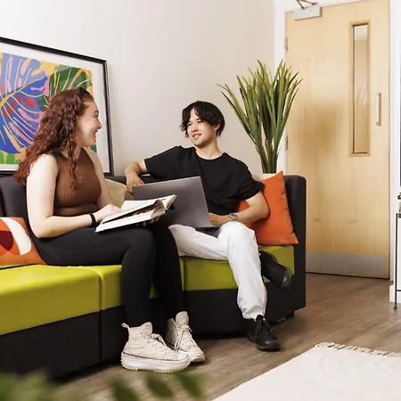 Apartmán For Students Only — Sir Charles Groves Hall,