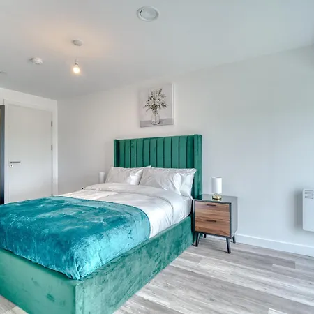 아파트 Manchester, Eccles 2 Bedroom & 1 Bedroom Apartments, Close To Old Trafford, Salford,