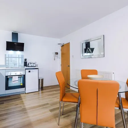 Centre, Full Kitchen, Wi-fi * Manchester