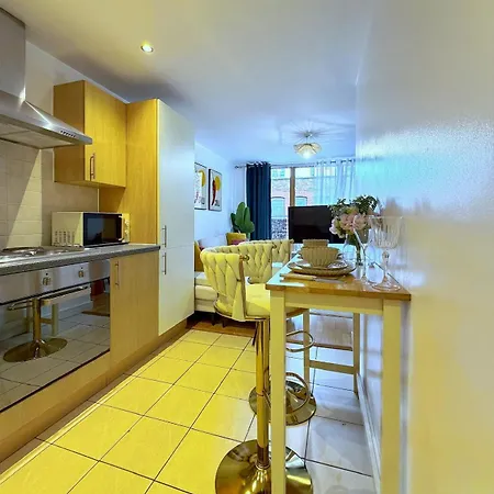 Elite Serviced 2br Balcony Centre *