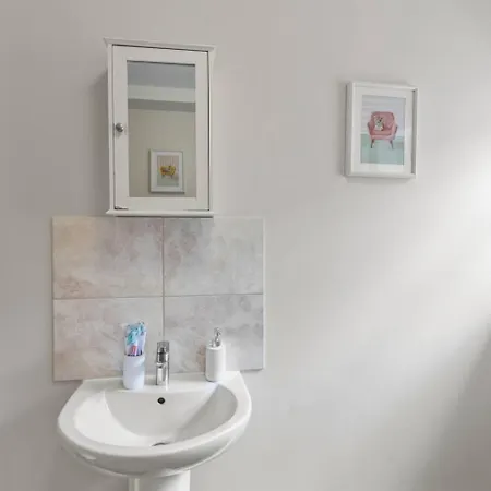 Anna's Place & Homes - Aurelia Daire *