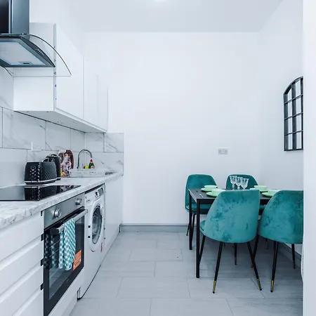 Entire Place - Mcr Flat - Sleeps 3 *