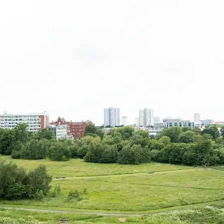 River Irwell View 2br With Parking & Balcony * Manchester