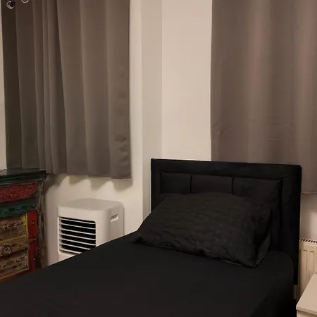 شقة Modern Cozy With Free Parking Near Centre