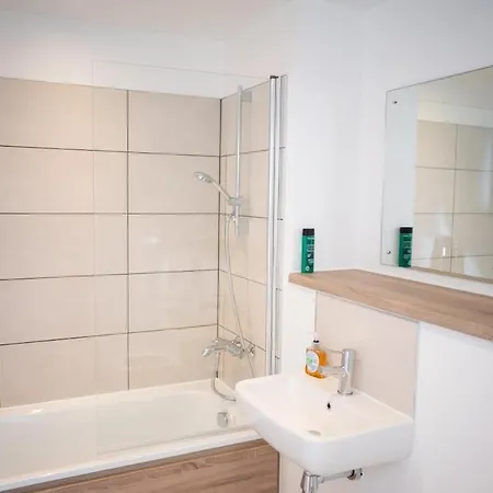 Modern 2br In * Manchester