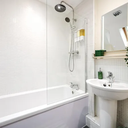 Апартаменты 2 Bed Salford L Free Private Parking L Contractors & Families L Sleeps 4 L Free 1 Hr Early Check-in *